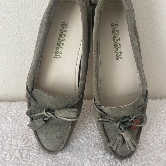 Napapijri Women’s Suede Boat Dock Style Sage Green Loafers Size 39/Size 8 US - Picture 2 of 15